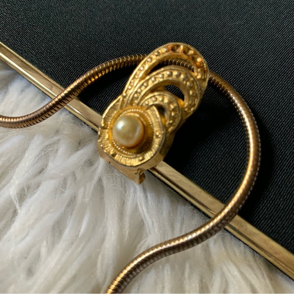 v i n t a g e :: Elegant Pearl Evening Metal Framed Purse Clutch - Picture 2 of 14